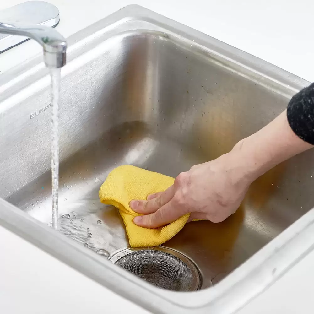Cómo limpiar el lavaplatos y evitar los malos olores